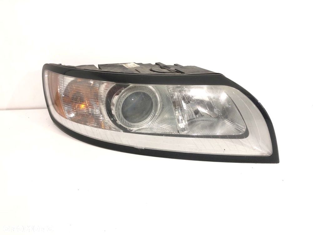 REFLEKTOR PRAWY PRZÓD - 389.00 PLN - VOLVO V50 (545) 2003 - 2012 1.6 D 80 kW [109 KM] olej - 1