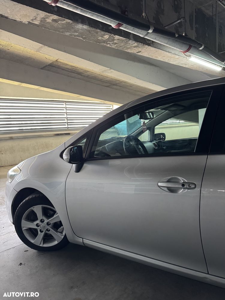 Toyota Auris 1.6 L Valvematic M/M Executive - 3
