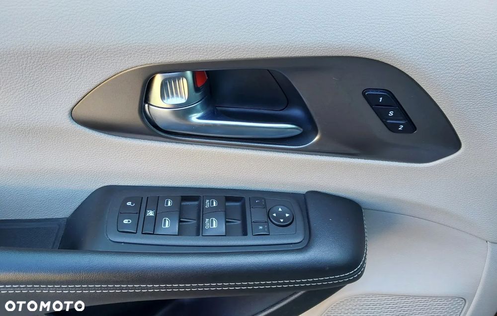Chrysler Pacifica - 15
