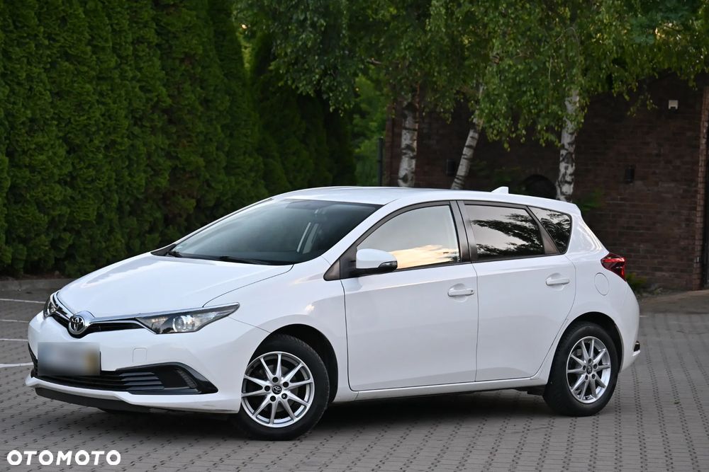 Toyota Auris 1.33 VVT-i Premium + - 4