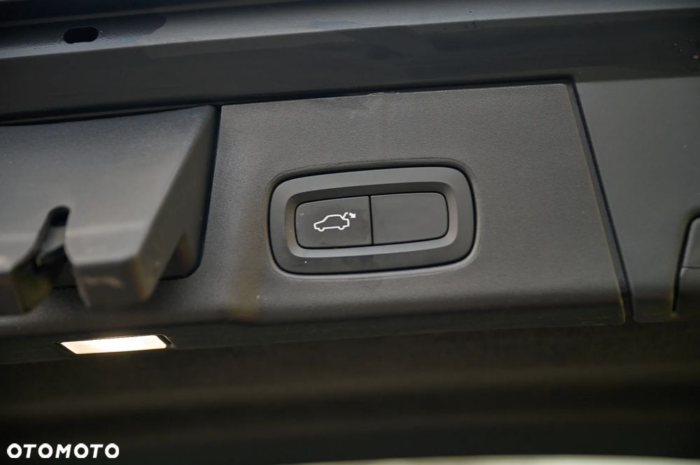 Volvo V90 D4 Geartronic R Design - 24
