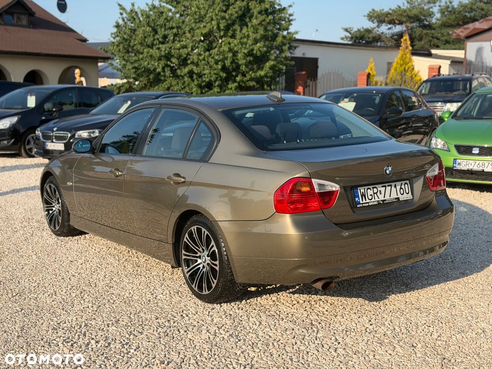 BMW Seria 3 320i - 11