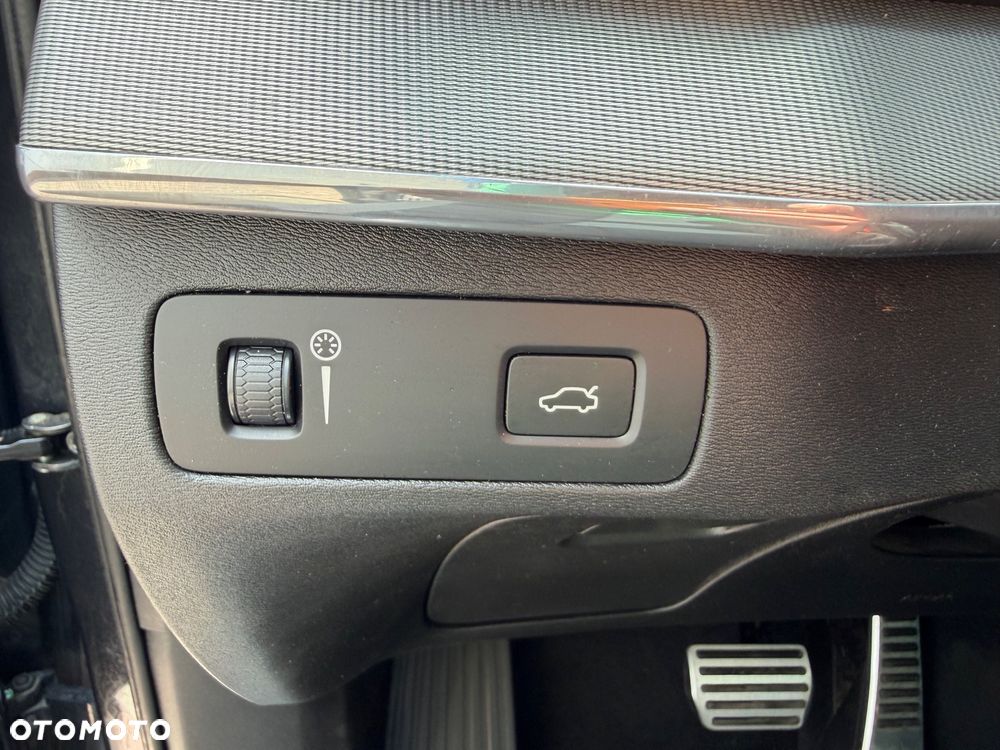 Volvo XC 90 D4 FWD R-Design 7os - 23