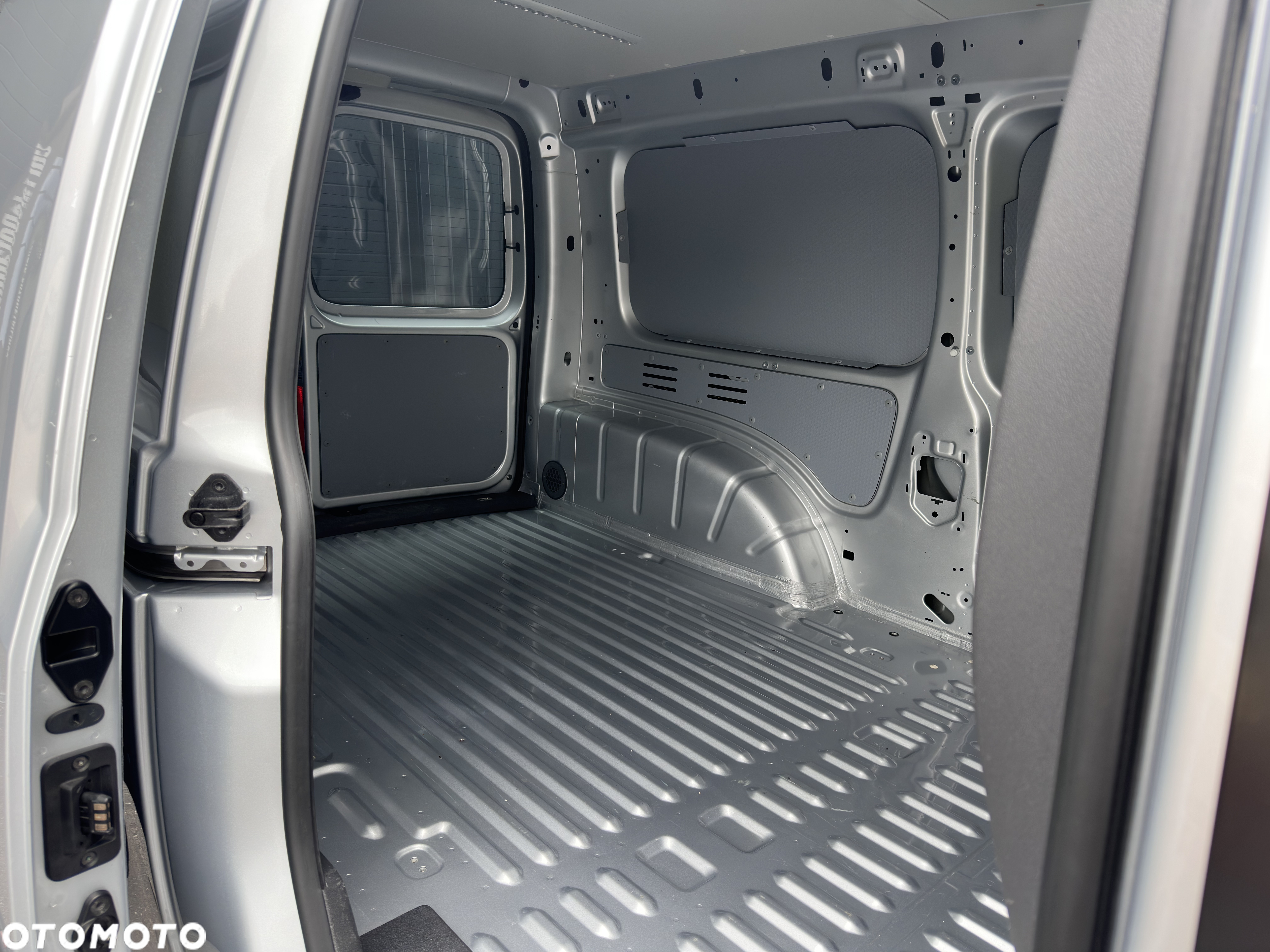 Volkswagen Caddy Maxi - 16