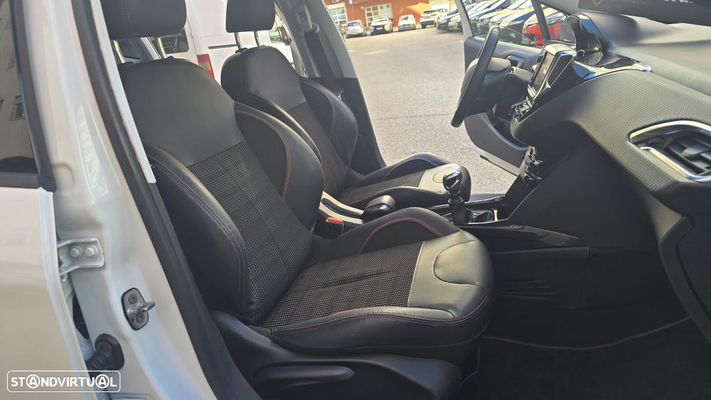 Peugeot 2008 1.6 BlueHDi GT Line - 27