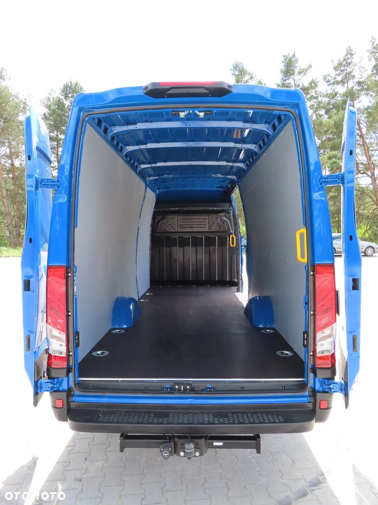 Iveco Daily 35S18 3.0 HPI 180 KM POWER Furgon Blaszak XXL 4.70 CM MAXI LONG Wysokość H2 1900 mm WZMACNIANE ZAWIESZENIE 970 Kg Ładowność HAK 3500 Kg Rozstaw Osi 4100 mm DMC 3500 Kg, WZMACNIANY Stan JAK NOWY OKAZJA DOSTEPNY I GOTOWY - 20