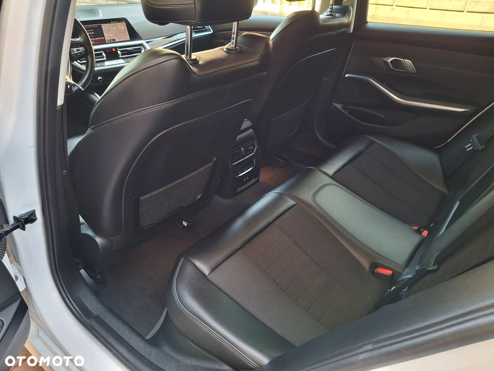 BMW Seria 3 318i - 29