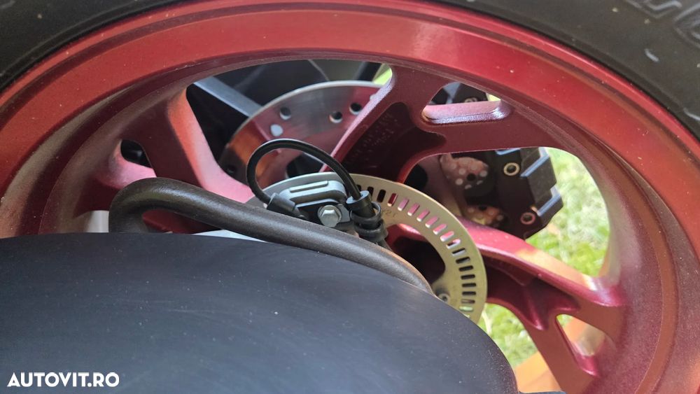 Suzuki AN 400 Burgman - 19