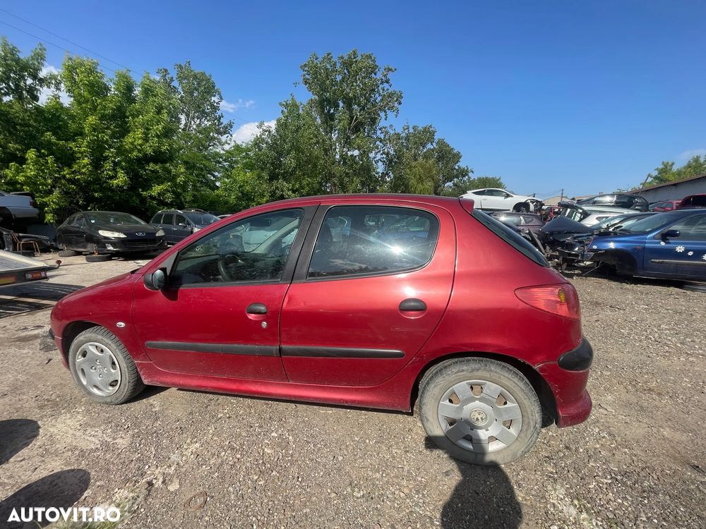 Dezmembrez Peugeot 206 1.4 KFV 55kW 75Cp Facelift rosu an 2006 - 5