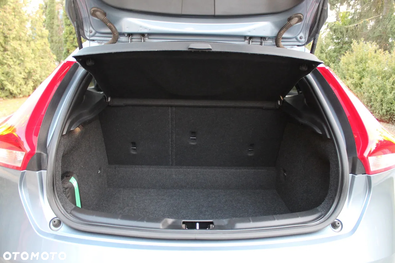 Volvo V40 D2 Momentum - 29