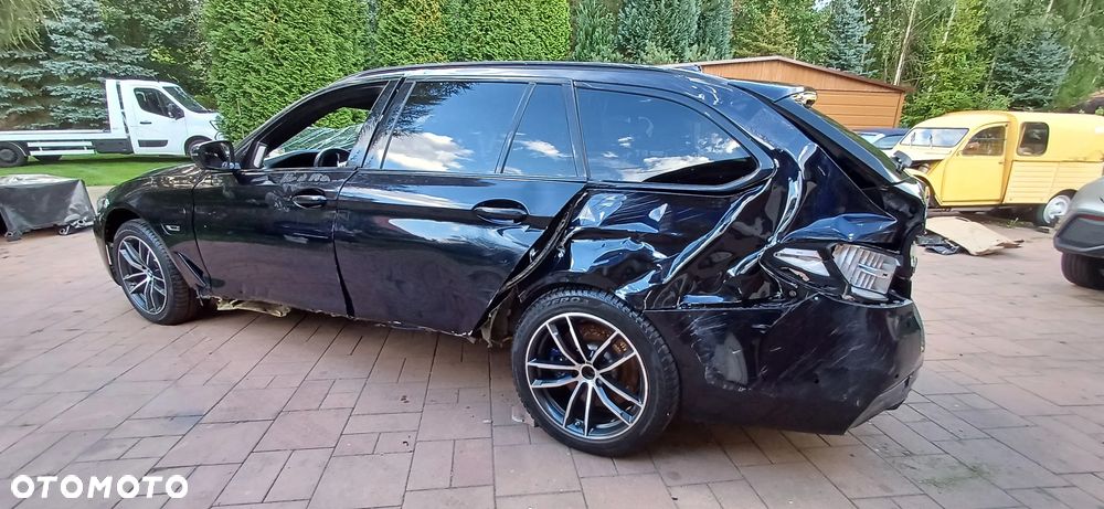 BMW Seria 5 530e xDrive - 23