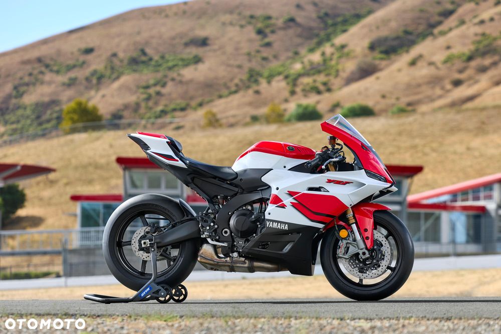 Yamaha R9 - 9