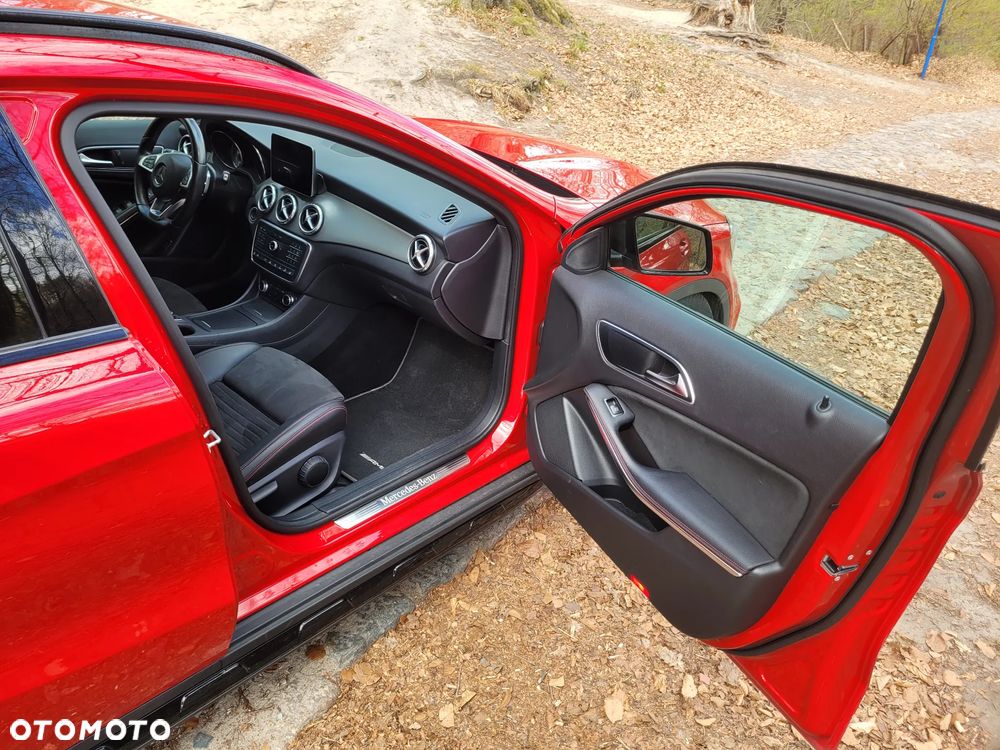Mercedes-Benz GLA 250 4-Matic AMG Line - 14