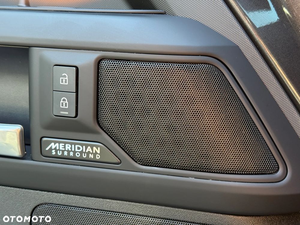 Land Rover Defender 2.0 P300e PHEV X-Dynamic HSE - 17