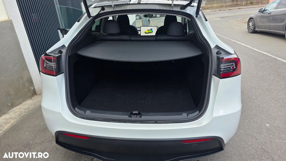 Tesla Model Y AWD Performance - 10