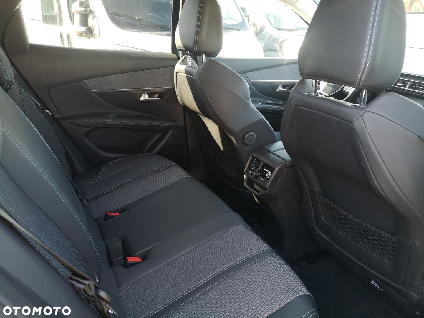 Peugeot 3008 1.2 PureTech Allure S&S EAT8 - 9