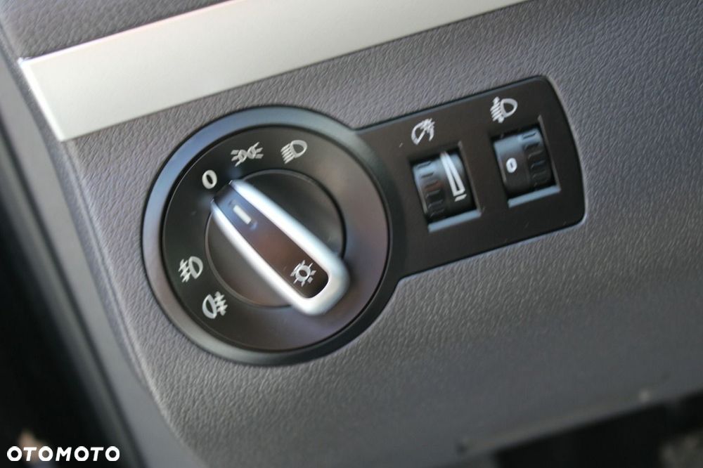 Volkswagen Touran - 17