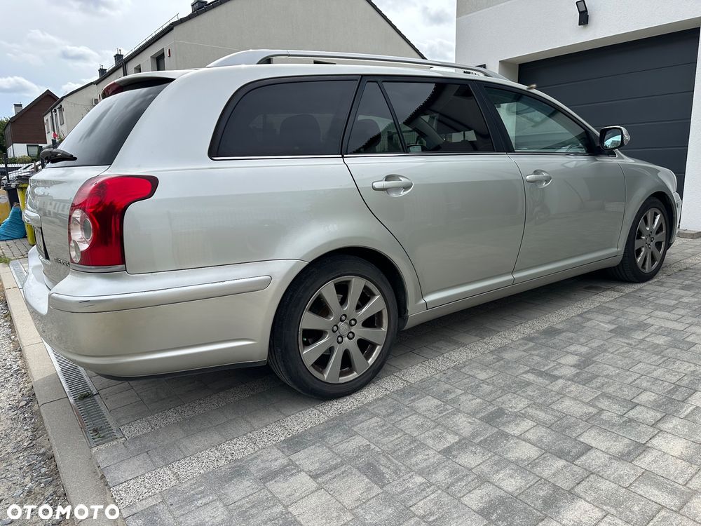 Toyota Avensis - 6