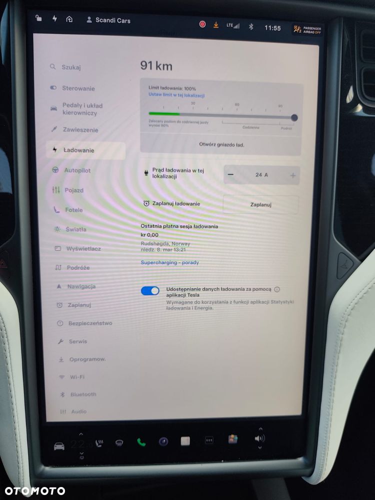 Tesla Model X - 25
