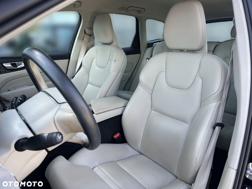 Volvo XC 60 B4 B Plus Bright - 17