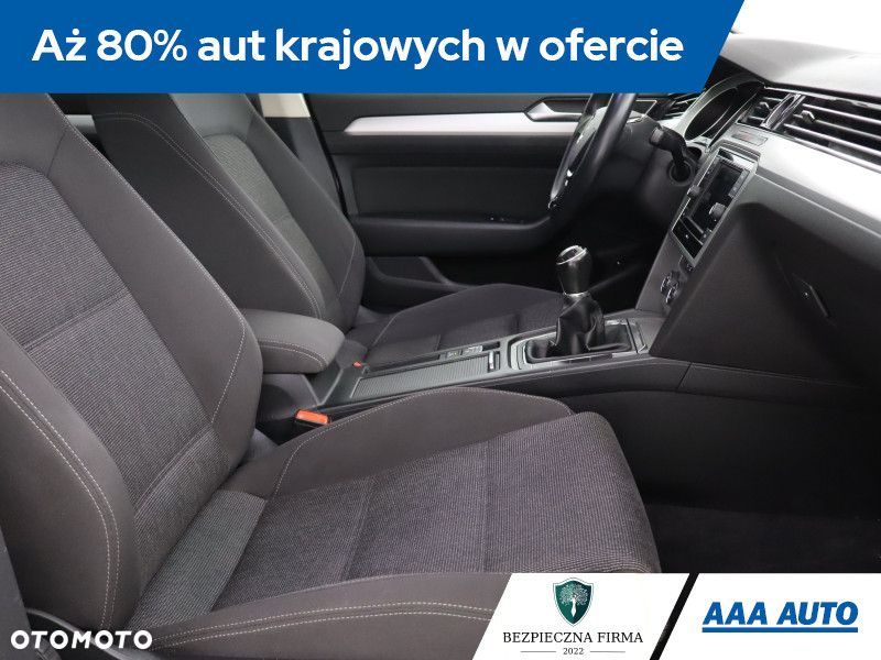 Volkswagen Passat - 11