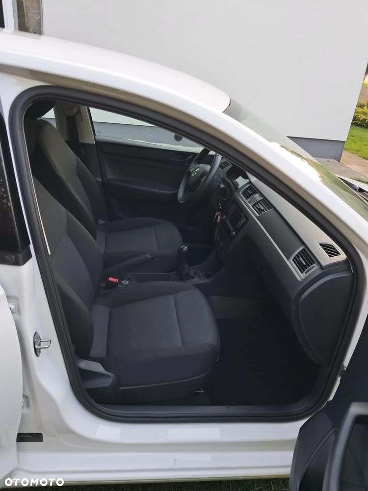 Skoda RAPID 1.2 TSI Active - 14