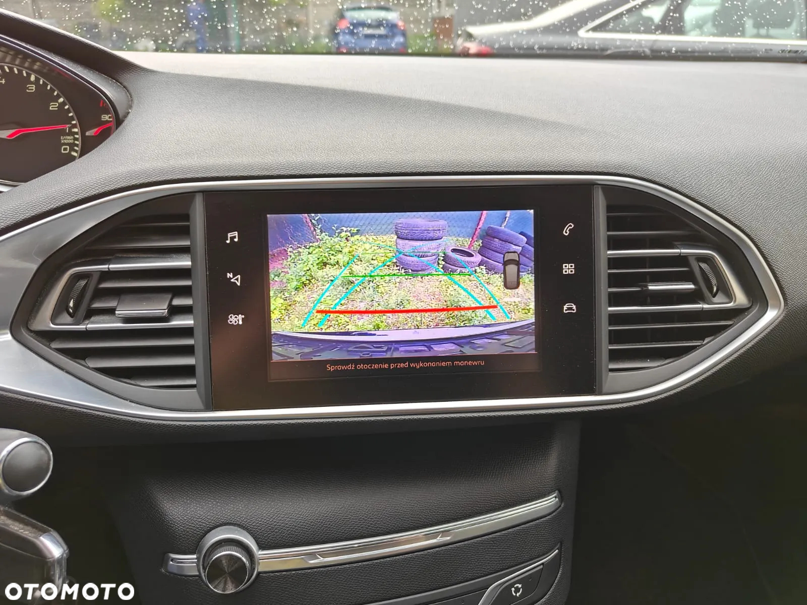 Peugeot 308 1.2 PureTech Allure S&S - 17