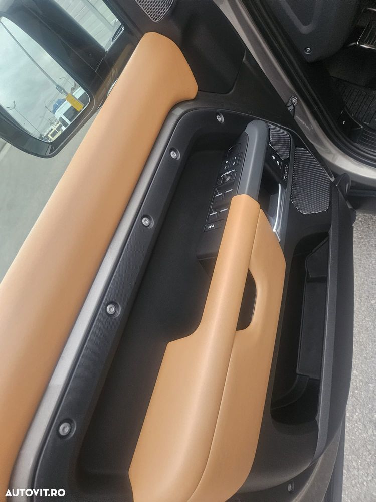 Land Rover Defender - 12