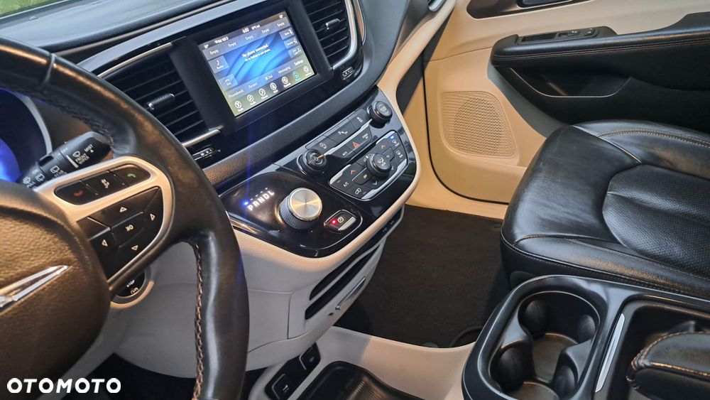 Chrysler Pacifica - 10