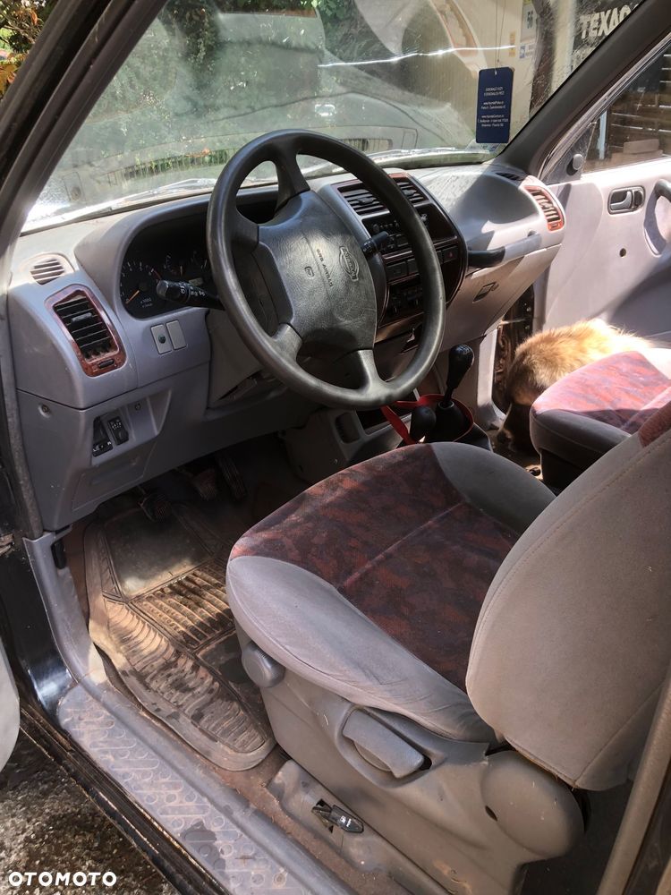 Nissan Terrano - 12