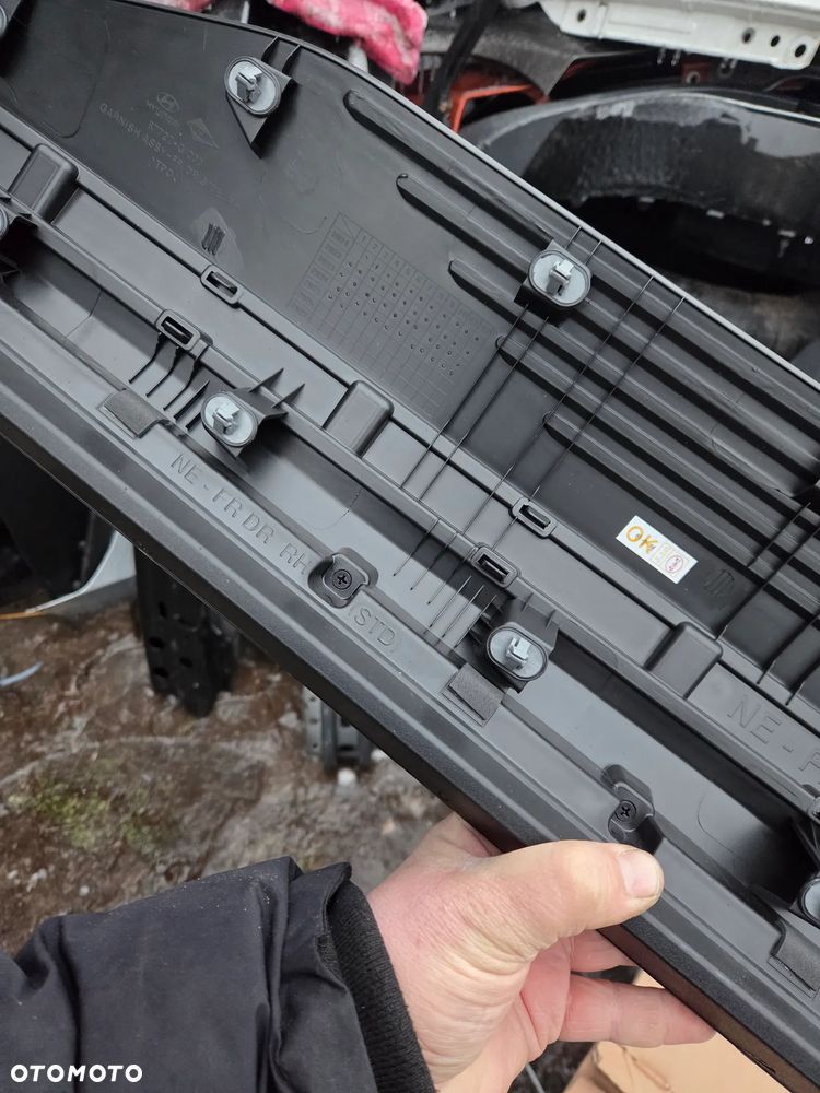 Listwa na drzwi prawy przód Hyundai Ioniq 5 87722-GI000CA 87722GI000CA listwa drzwi prawa przód przednia - 11