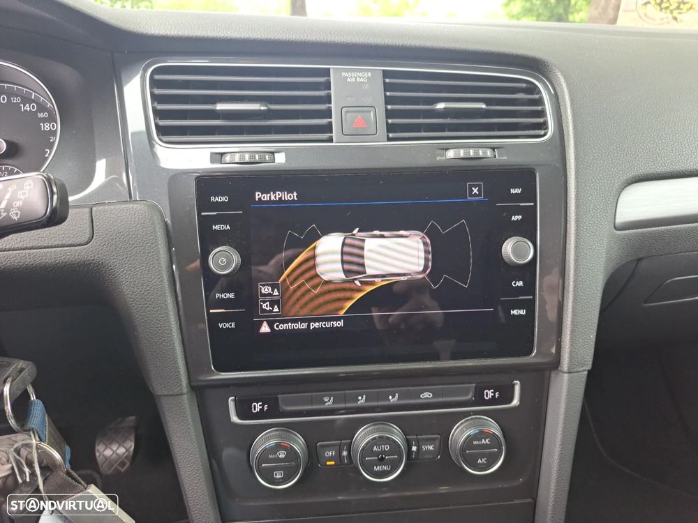 VW Golf 1.6 TDI Highline - 26