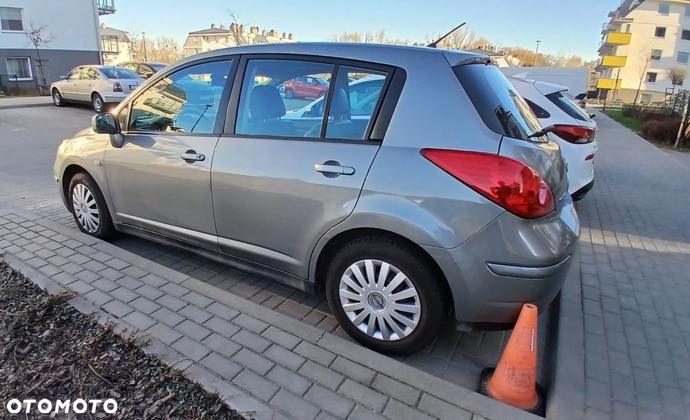 Nissan Tiida - 1