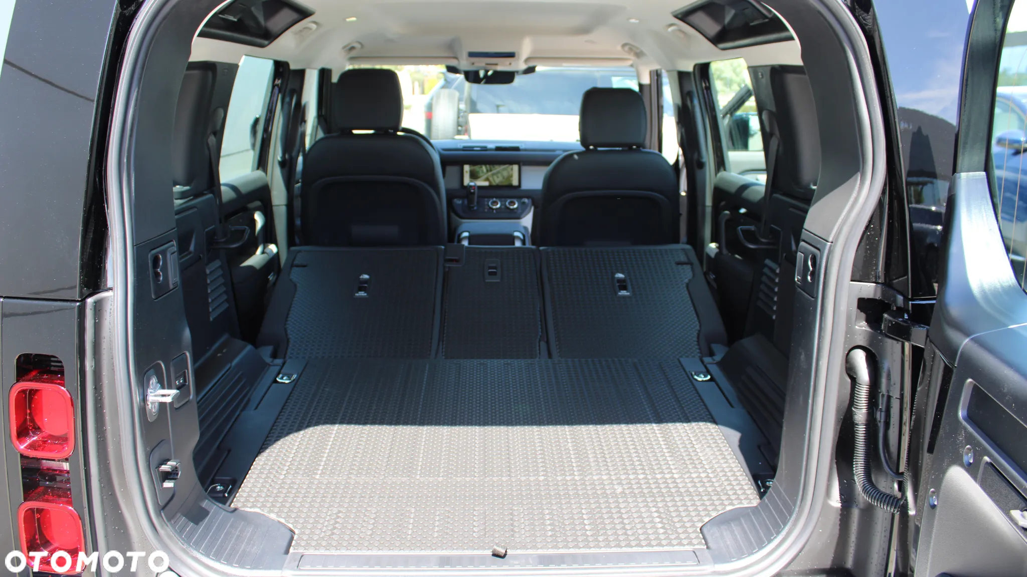 Land Rover Defender - 9