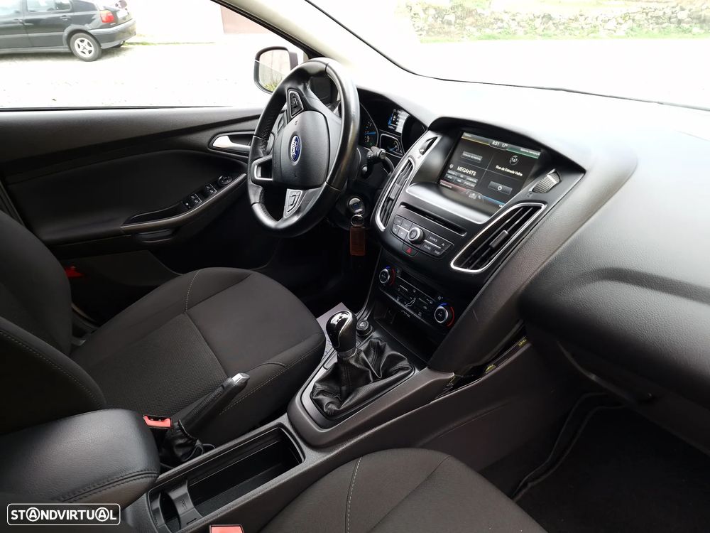 Ford Focus 1.0 SCTi Titanium - 12