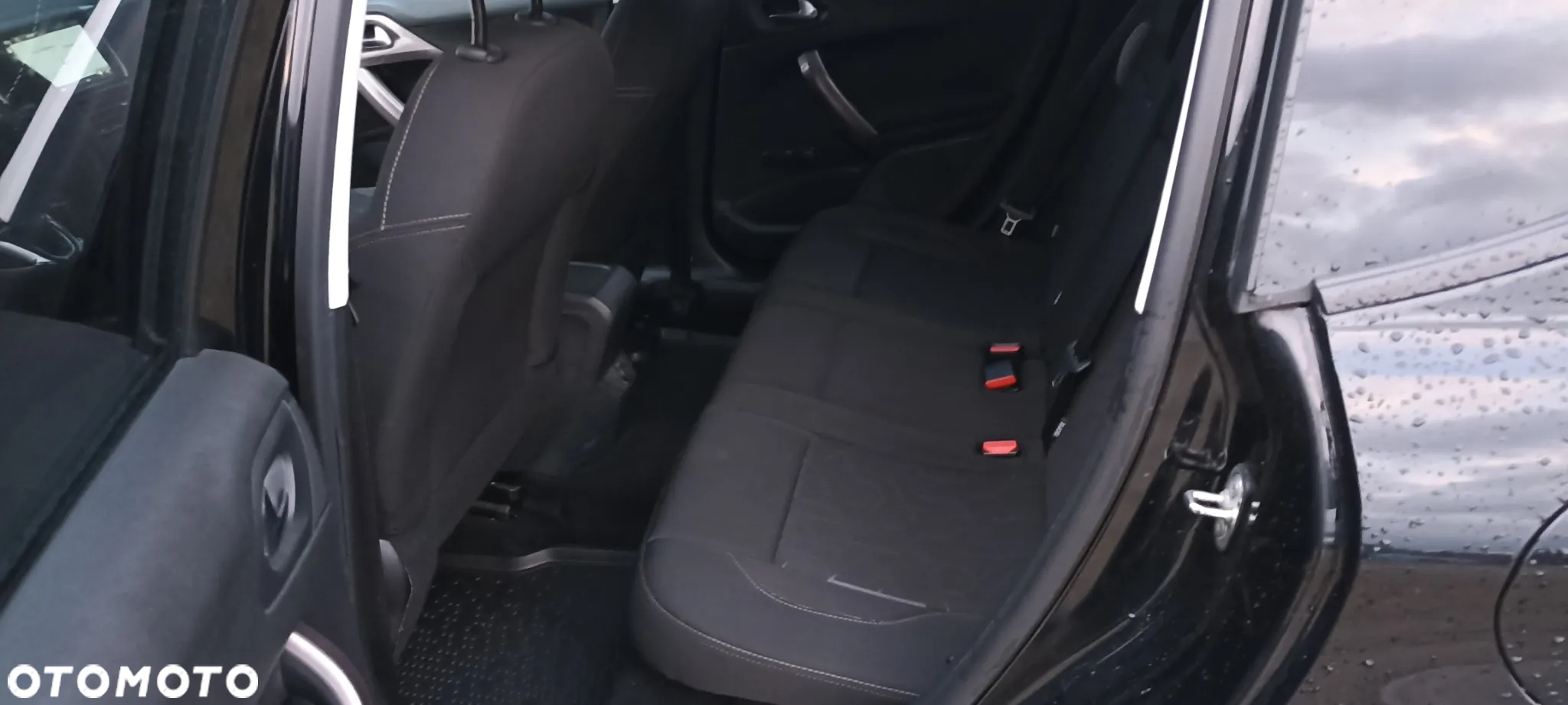 Peugeot 2008 1.6 e-HDi Allure S&S - 25
