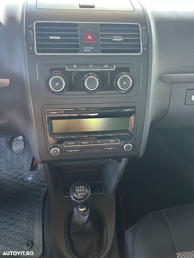Volkswagen Touran - 11