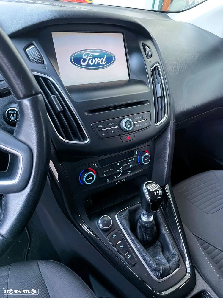 Ford Focus 1.0 SCTi Titanium - 6