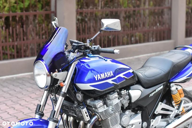 Yamaha XJR - 18