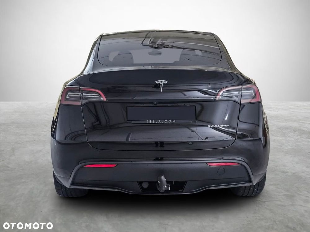 Tesla Model Y Long Range AWD - 4
