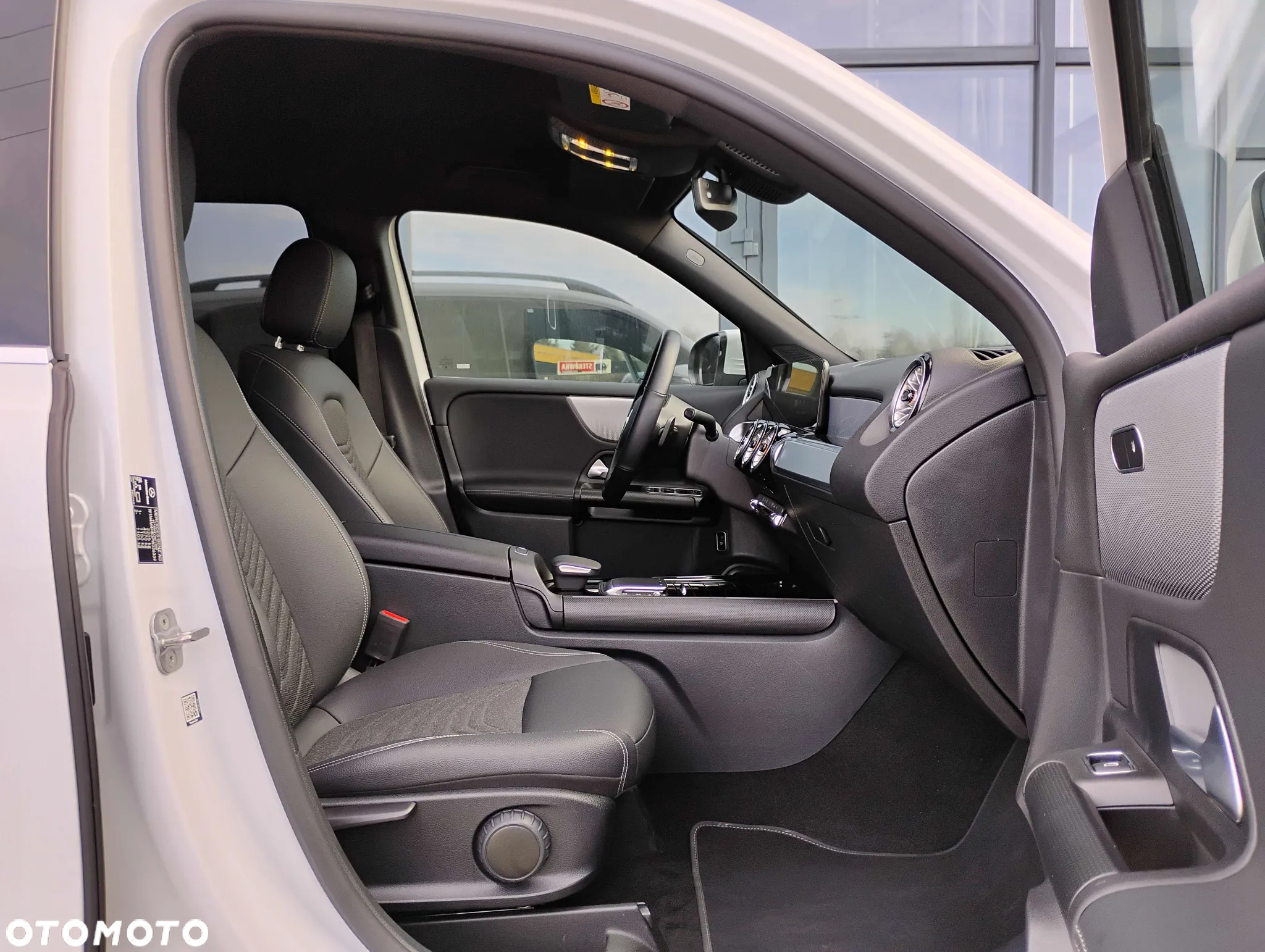 Mercedes-Benz GLB 250 4-Matic Style 8G-DCT - 16