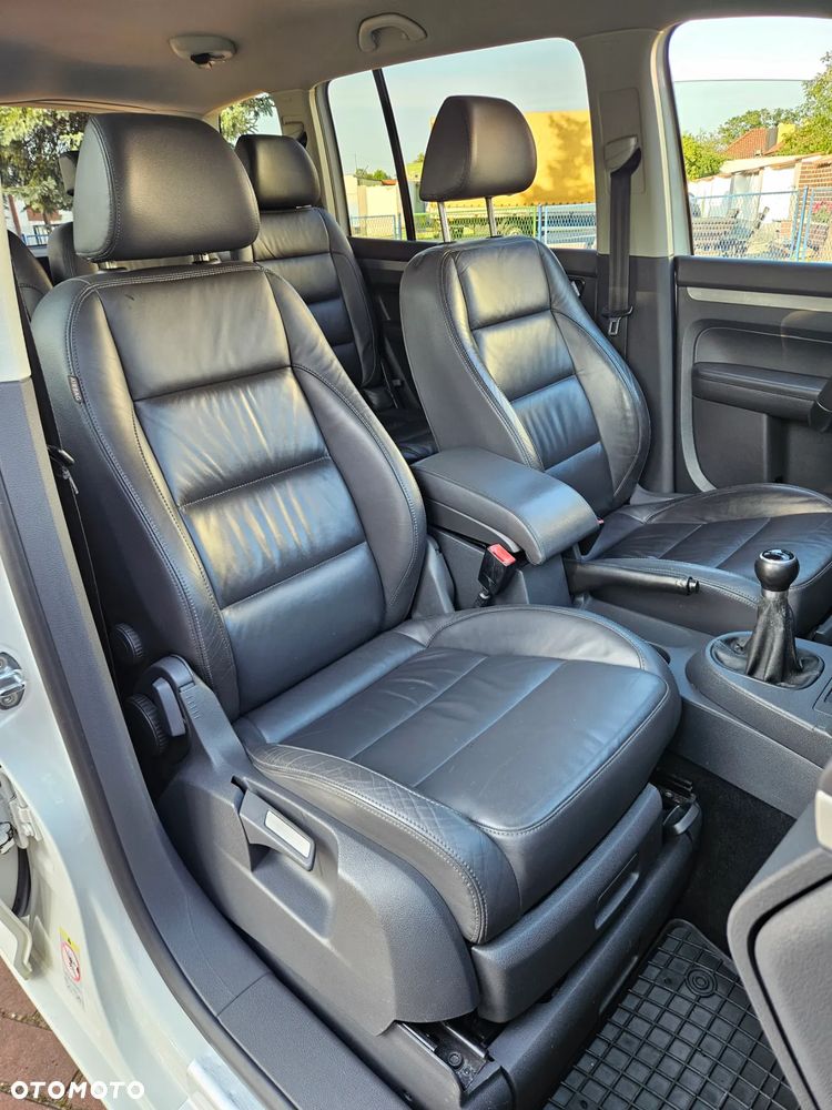 Volkswagen Touran 2.0 TDI DPF R-Line Edition - 23