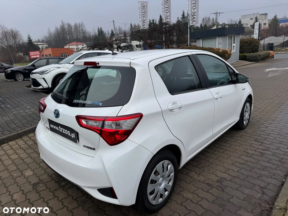 Toyota Yaris Hybrid 100 Active - 4