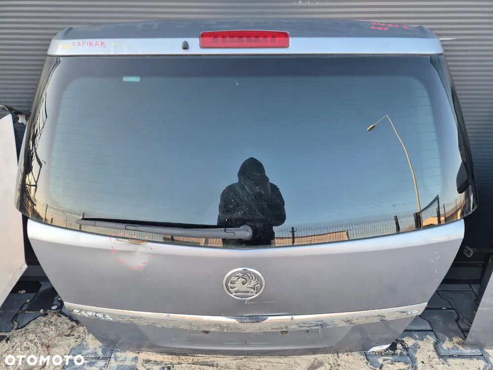 DRZWI KLAPA MASKA OPEL ZAFIRA II B - 33