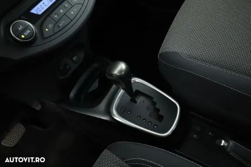 Toyota Yaris 1.5 VVT-i HSD Bi-Tone G&B - 13