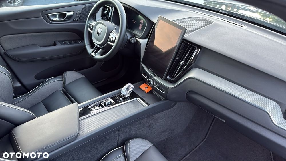 Volvo XC 60 T8 Plug-In Hybrid AWD Ultra Black Edition - 27