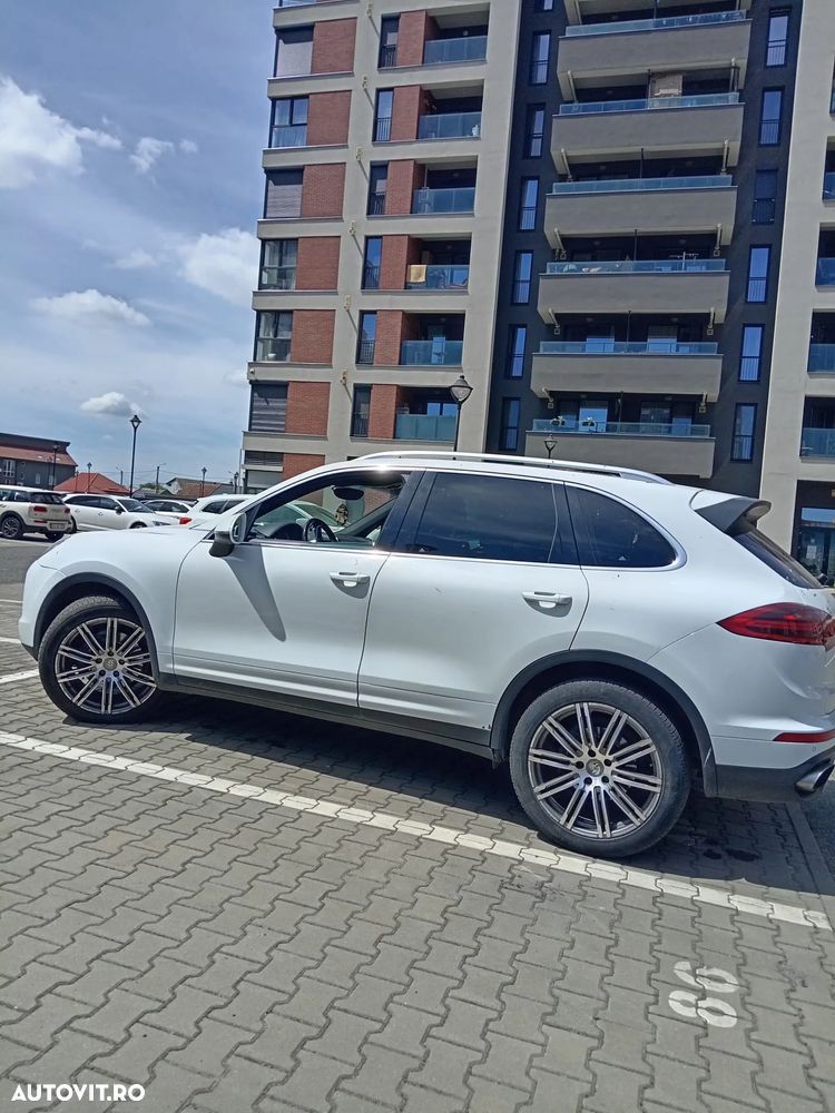 Porsche Cayenne - 4