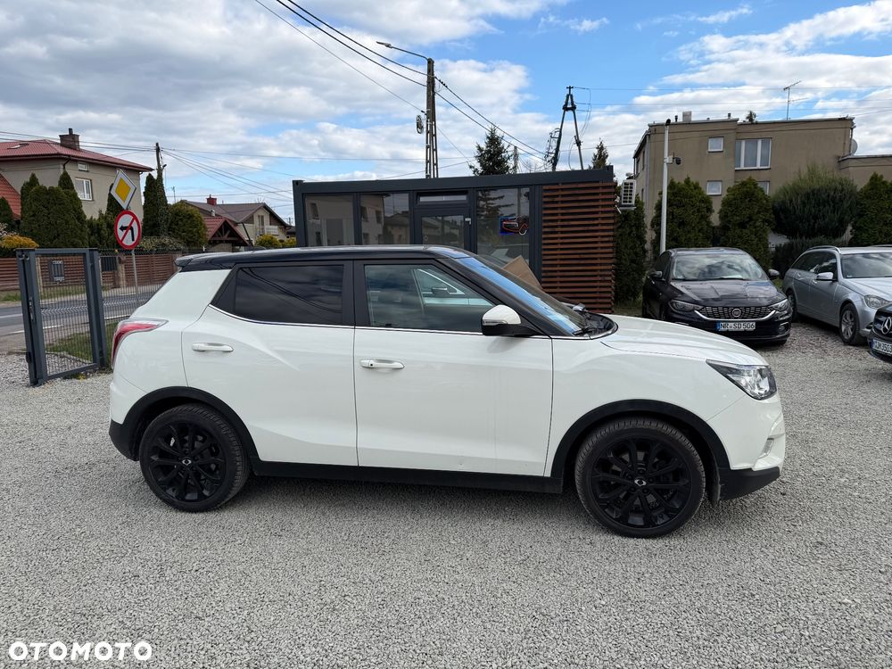 SsangYong/KGM Tivoli e-XGi 160 2WD Black+White - 8