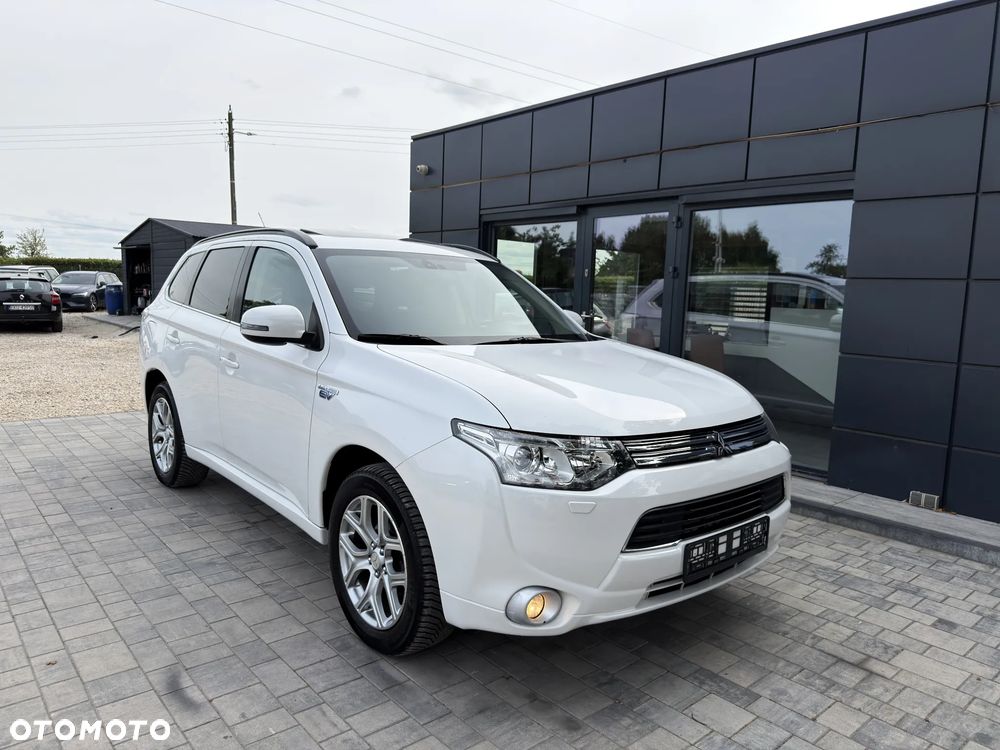 Mitsubishi Outlander Instyle NAVI + - 12