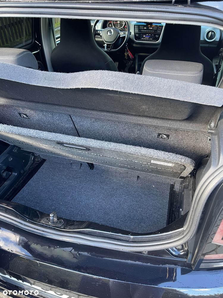 Volkswagen up! Active - 17